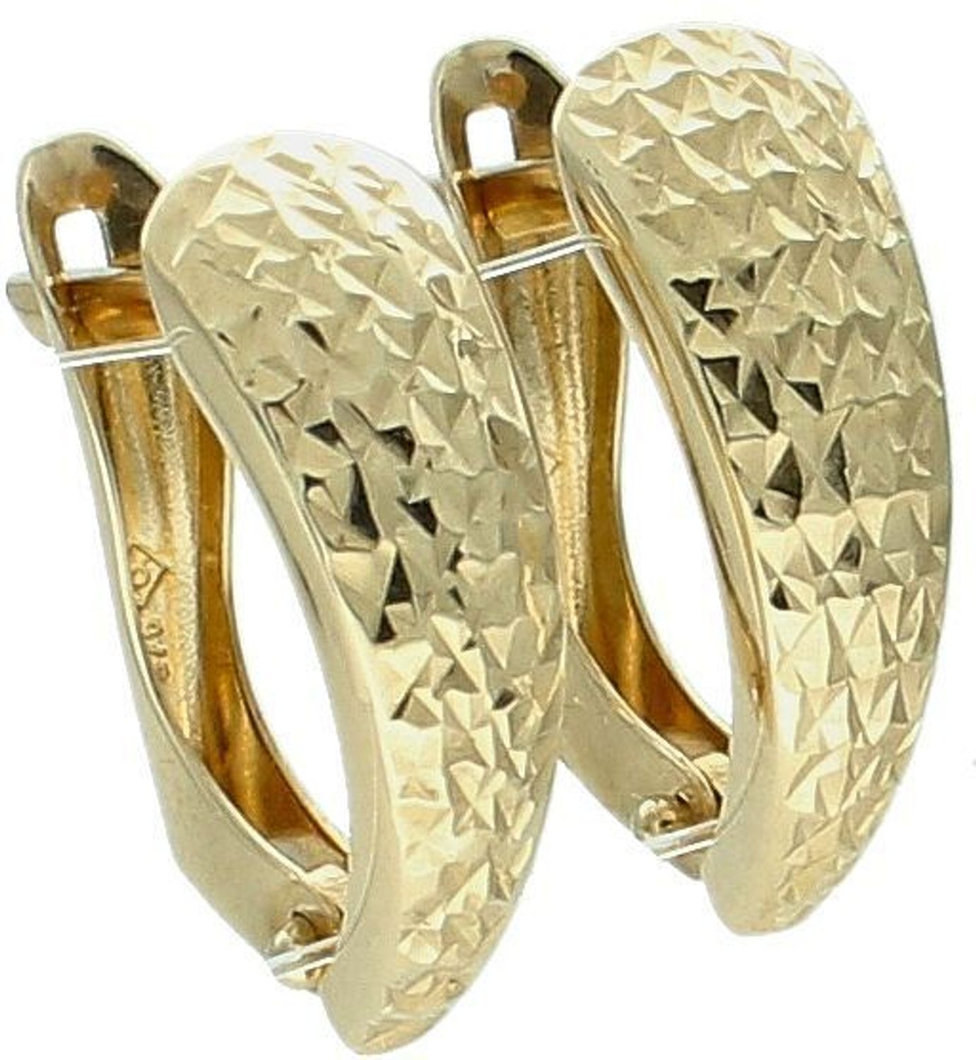 Kolczyki złote grawerowane zapięcie ang. pr 375, KL 6183D 375 Złote kolczyki próby 375 z grawerowanym wzorem – klasyczna elegancja. Wyjątkowe kolczyki wykonane z wysokiej jakości złota.jpg